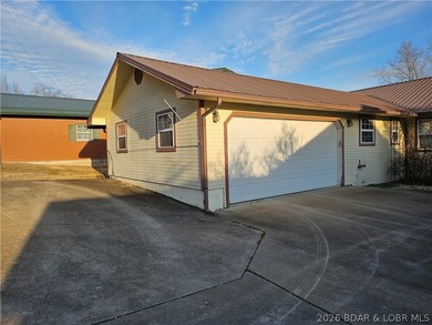 This lakefront homes has many pluses: one level living, attached - photo 7