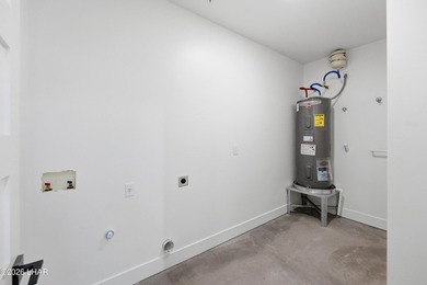 NEW CONSTRUCTION DOUBLE RV GARAGE HOME IN GATED COMMUNITY - photo 37