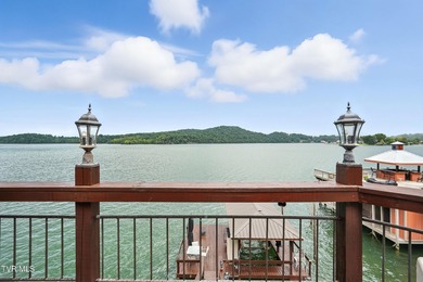 First time on the market, this cozy waterfront cabin graces the - photo 3