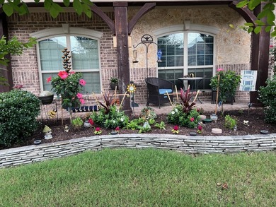 NEW ROOF AND FENCE! This spacious 6-bedroom, 4-bath Marine Creek - photo 3