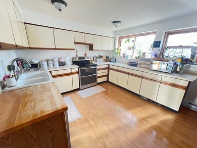 Take a look at this multi-level, 4-bed, 3-bathroom year-round - photo 11