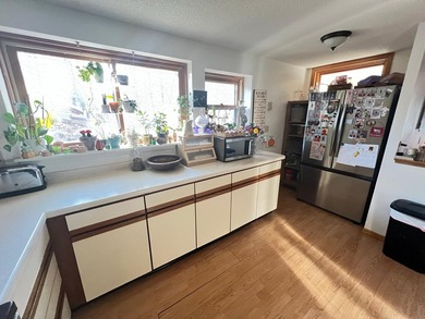Take a look at this multi-level, 4-bed, 3-bathroom year-round - photo 12