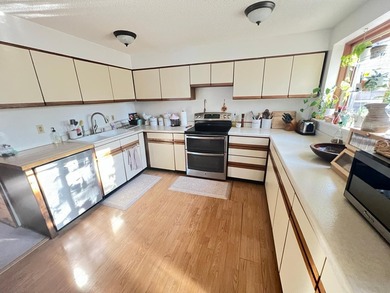 Take a look at this multi-level, 4-bed, 3-bathroom year-round - photo 13