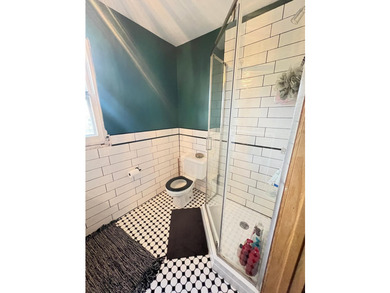 Take a look at this multi-level, 4-bed, 3-bathroom year-round - photo 15