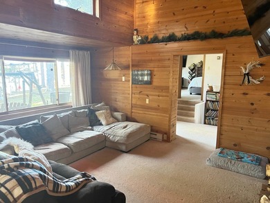 Take a look at this multi-level, 4-bed, 3-bathroom year-round - photo 18