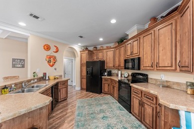 Immaculately maintained and offering more than 2,200 square feet - photo 19