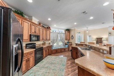 Immaculately maintained and offering more than 2,200 square feet - photo 22
