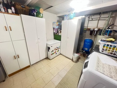 Take a look at this multi-level, 4-bed, 3-bathroom year-round - photo 30