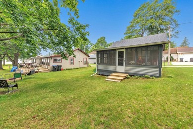 Two cabins offered together for one price, providing excellent - photo 31