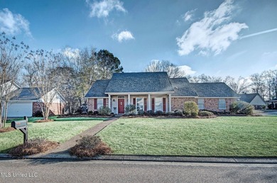 Laurelwood Lake Home For Sale in Flowood Mississippi