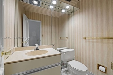 Bright and spacious first-floor walk-up residence with direct - photo 12