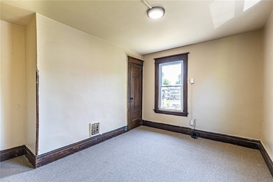Another Rockin' Rochester offering! This spacious home boasts - photo 24