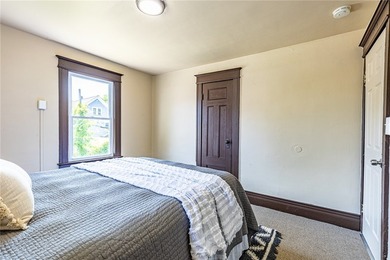 Another Rockin' Rochester offering! This spacious home boasts - photo 27