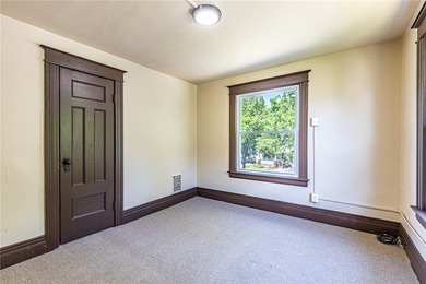 Another Rockin' Rochester offering! This spacious home boasts - photo 32