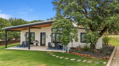 Turn-key modern lake retreat with stunning lake views! This - photo 3