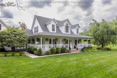 MODERN FARMHOUSE STYLE completely updated throughout, first - photo 2