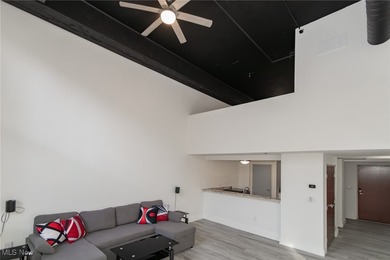 Welcome to downtown living at its best in this stylish 1-bedroom - photo 4