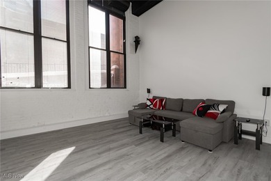 Welcome to downtown living at its best in this stylish 1-bedroom - photo 5