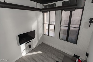 Welcome to downtown living at its best in this stylish 1-bedroom - photo 7