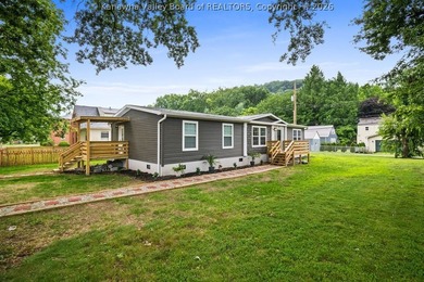 Beautiful and fully furnished Clayton Home -Freedom Soho! This 4 - photo 2