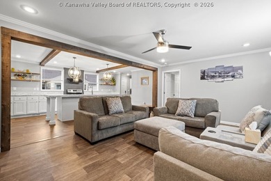 Beautiful and fully furnished Clayton Home -Freedom Soho! This 4 - photo 6