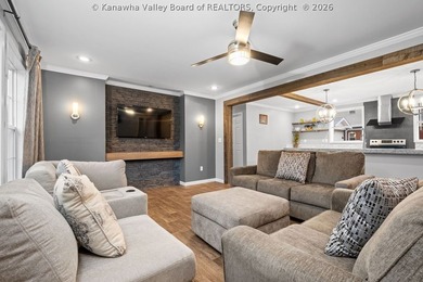 Beautiful and fully furnished Clayton Home -Freedom Soho! This 4 - photo 7