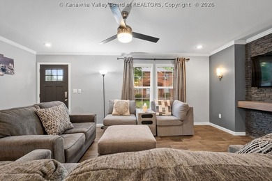 Beautiful and fully furnished Clayton Home -Freedom Soho! This 4 - photo 8