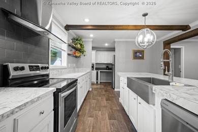 Beautiful and fully furnished Clayton Home -Freedom Soho! This 4 - photo 10