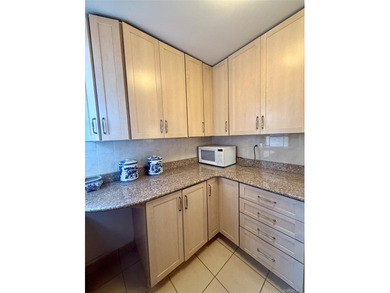 Stunning Renovated 2 Bedroom / Junior 4 Co-op with Lake Views - photo 11