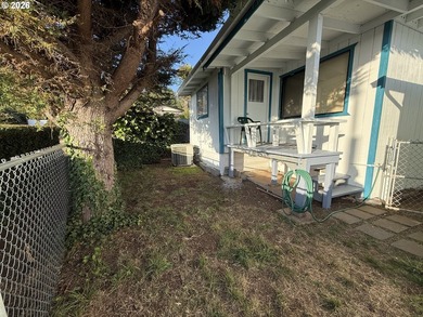 Coastal living at an unbeatable value! This charming 2-bedroom - photo 17