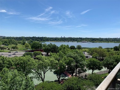 Stunning Renovated 2 Bedroom / Junior 4 Co-op with Lake Views - photo 18