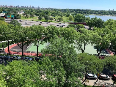 Stunning Renovated 2 Bedroom / Junior 4 Co-op with Lake Views - photo 19