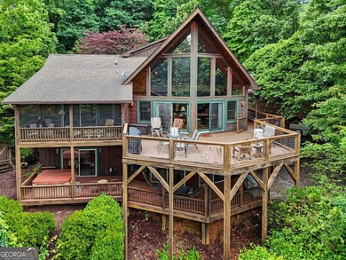 Discover this rustic luxury home, perfectly positioned to - photo 1