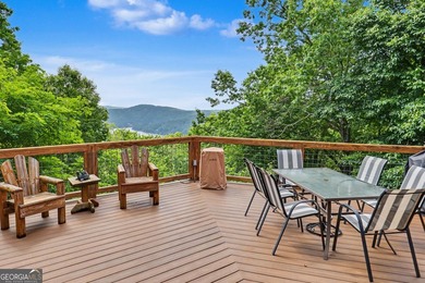Discover this rustic luxury home, perfectly positioned to - photo 2