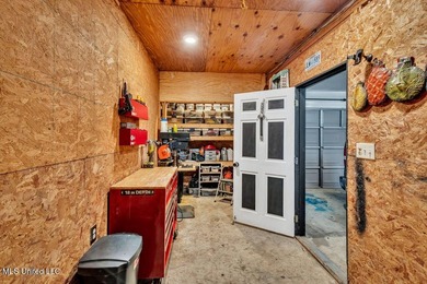 BACK ON THE MARKET!! Charming 3 Bed, 2 Bath Home on 2.45 Acres - photo 33