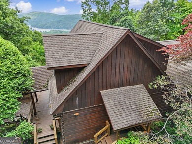 Discover this rustic luxury home, perfectly positioned to - photo 5