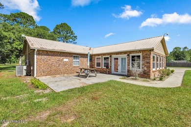 BACK ON THE MARKET!! Charming 3 Bed, 2 Bath Home on 2.45 Acres - photo 36