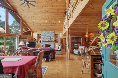 Discover this rustic luxury home, perfectly positioned to - photo 8