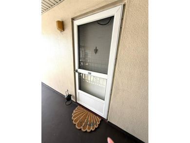 REMODELED AND GORGEOUS! Seller will pay CONDO FEES FOR THE - photo 4