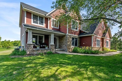 Welcome to your own private retreat in the highly sought-after - photo 1