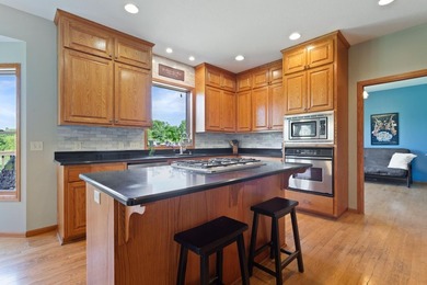 Welcome to your own private retreat in the highly sought-after - photo 5