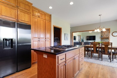 Welcome to your own private retreat in the highly sought-after - photo 6