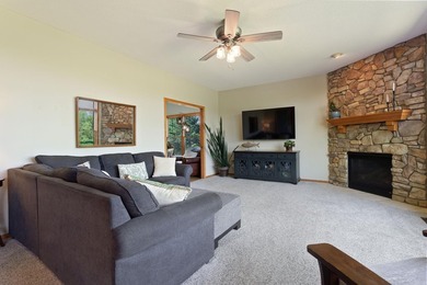 Welcome to your own private retreat in the highly sought-after - photo 8