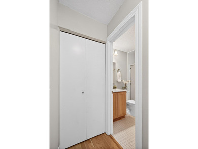 Adorable main floor studio condo in the heart of Uptown - photo 9