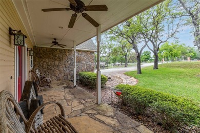 Deep-watered, fully-furnished lakefront home - including boat - photo 8