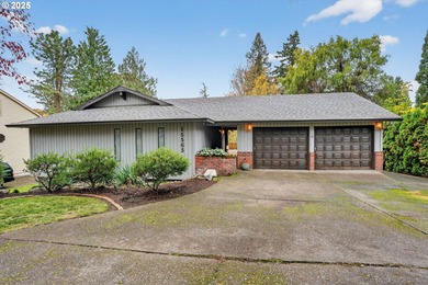 (private lake, pond, coastal) Home For Sale in Milwaukie Oregon