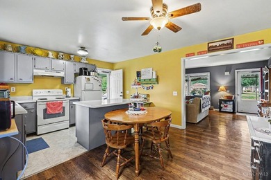 Welcome home to this cozy home in Lake Lorelei! Come enjoy all - photo 5