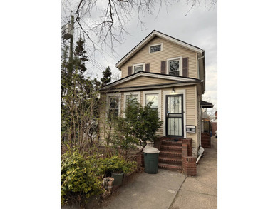 Rare opportunity to own a detached 1925-built residence on a - photo 1