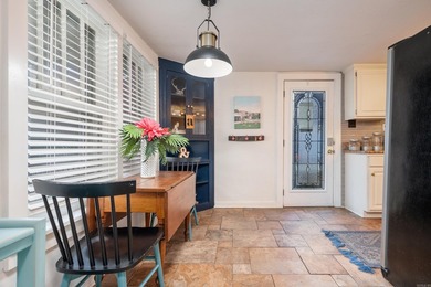 Location, location, location!!! This 3bd/3ba historic main - photo 11