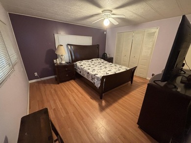 WELL MAINTAINED WITH 2 BEDROOMS, 2 BATHS AND A FLORIDA ROOM WITH - photo 16